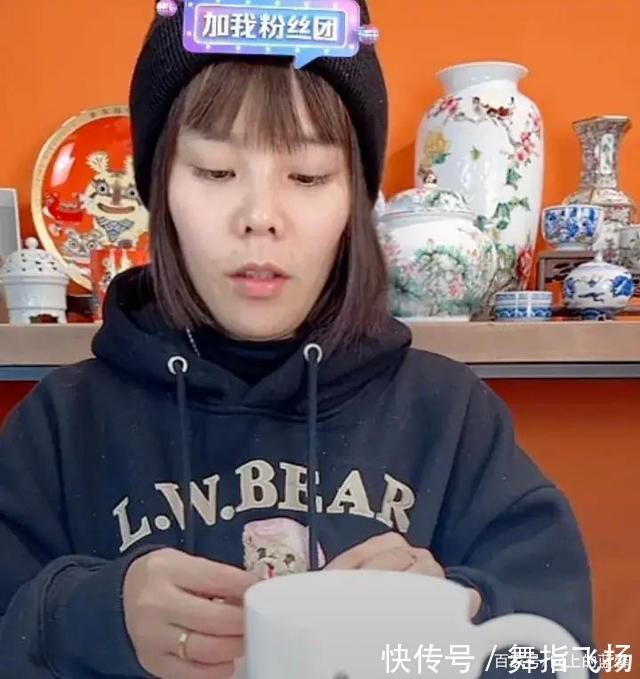 许妈$房产大战后,熊磊直播卖陶瓷,神情黯淡,杜妈没给她想要的支持