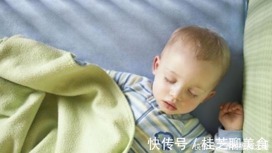 父母|粗心宝爸秒变“操心”奶爸,宝妈总看孩子每天是否还“活着”