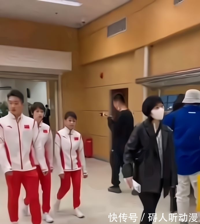 綜藝范挺足!全紅嬋追2大明星不怯場,一展歌喉往娛樂圈發展?