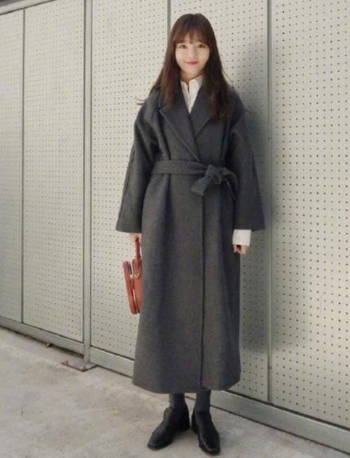 天气转暖,脱了羽绒服,现在穿什么外套更时髦?