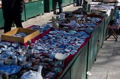  市场|报国寺 二环内第一家也是最后一家收藏市场
