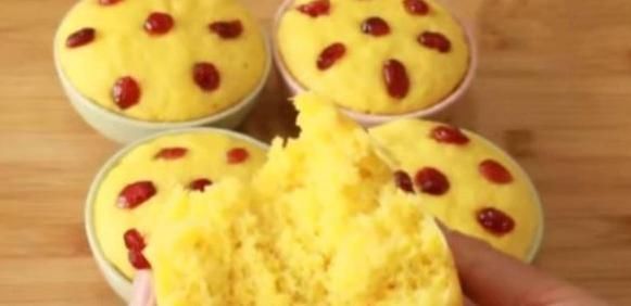 玉米面正确做法，开水一烫，筷子一搅，手不沾面，蓬松暄软