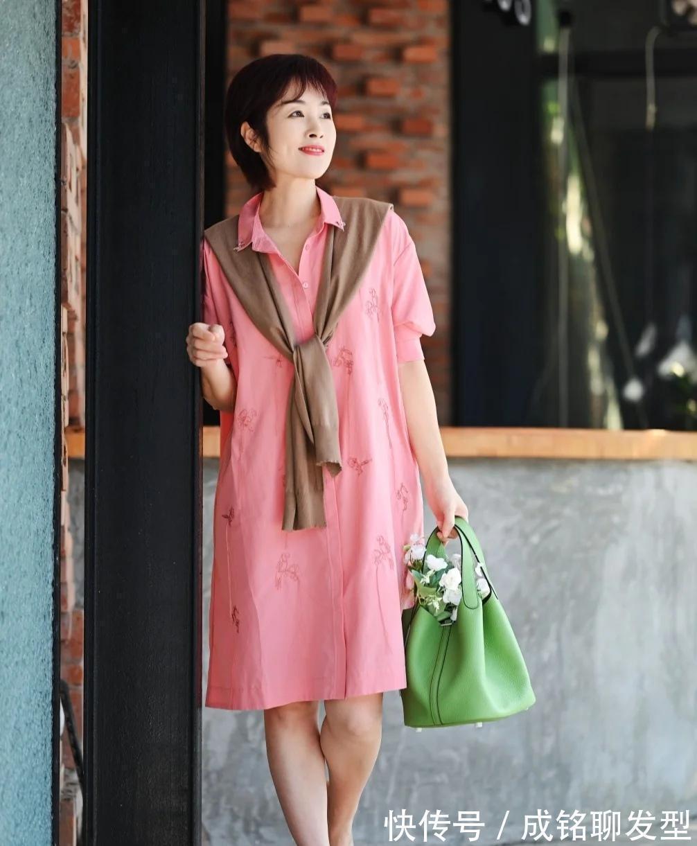 女性 50岁女人穿搭要重新定位,学这位博主的气质穿搭,优雅时尚又高级