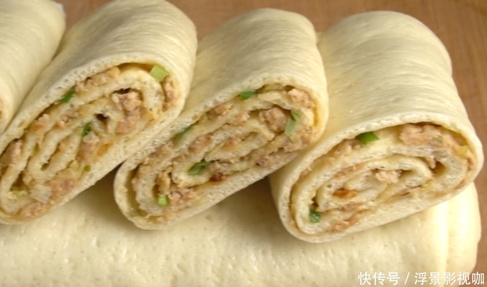 不会做包子没关系,老左教你懒人做法,双手一折一卷,比包子还香