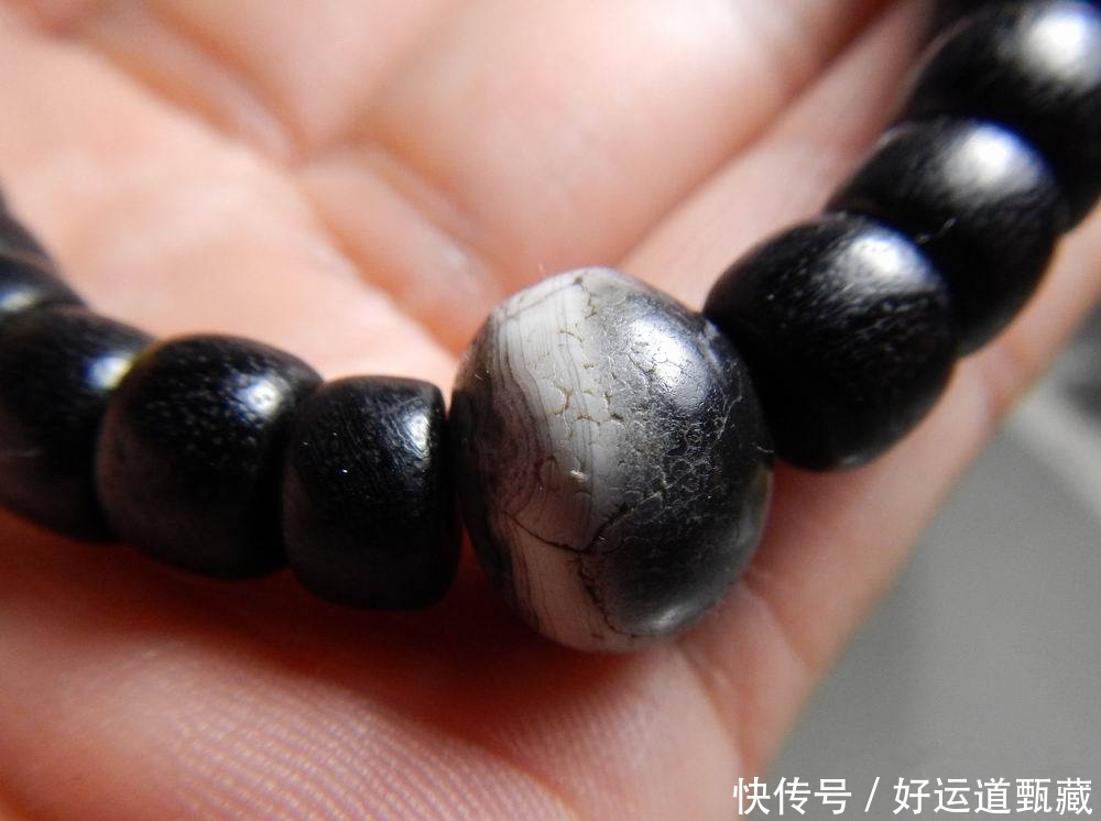 游丝|千种玛瑙万种玉,缠丝玛瑙色带细如游丝,温润半透,油润透明(一)