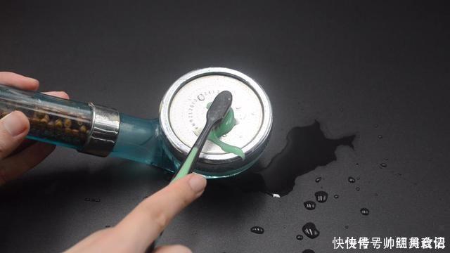 白醋|把牙膏抹到淋浴喷头上,一年省下不少钱,轻松解决亿万家庭困扰