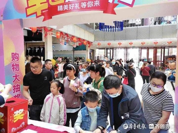 销售客流双增，泺口服装城五一迎来消费小高峰的背后