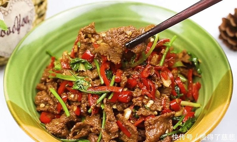 这才是“小炒牛肉”的正宗做法,大厨详细讲解,牛肉鲜嫩不出水