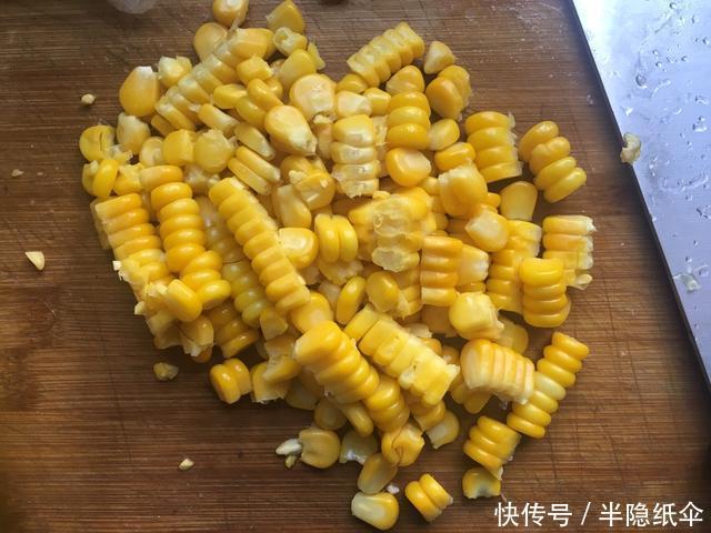 童年味道之老式甜脆玉米粒饼,吃到嘴里是美味,记在心里是回忆