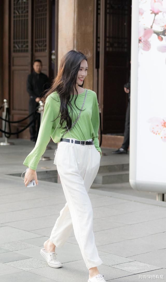 漂亮有气质的打底裤装扮时尚不失优雅，靓丽优雅全靠它，靓丽十足