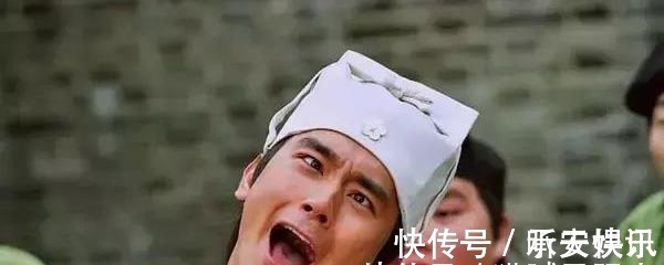 上联@宰相出上联“水底日为天上日”,书生回一下联,众人拍手叫好!