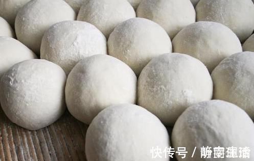 馒头|蒸馒头别只加酵母，多加2种东西，30分钟发满盆，馒头更香软