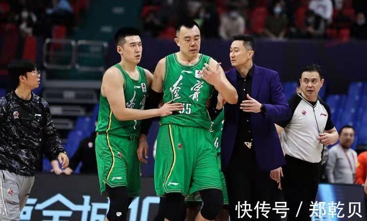 杜锋|郭艾伦被限制,杨鸣的调整真是绝了,杜锋也很头疼!
