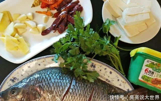 给鱼去腥,用料酒还是用醋都错了,只需一勺它,鲜嫩入味还不腥