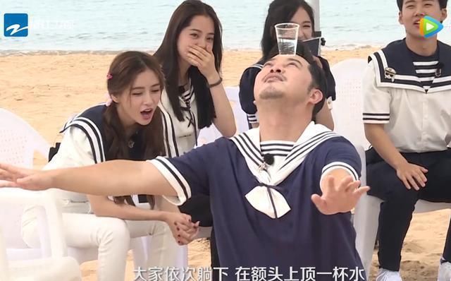 跑男导演多偏心玩游戏时娜比的镜头都很仙,baby的却一言难尽