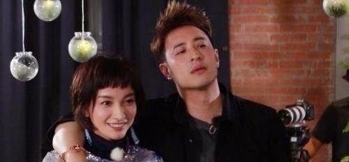 能量 主持王牌综艺节目,过着不差钱的生活,吴昕为何总是充满负能量?