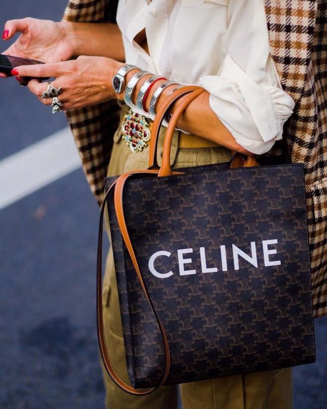 fendi|不会吧？原来最火的包包是「购物袋」