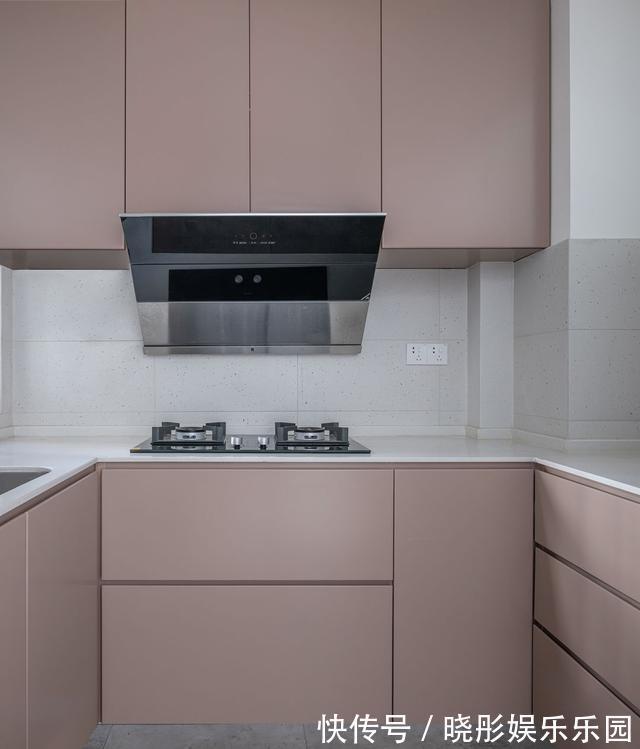 拆除|客厅把阳台打通，真明智！抬高10公分做地台，实用极了