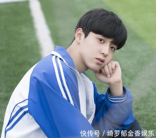 龚俊|张哲瀚让龚俊为他打call,赵薇是他老板,他还和关晓彤傅菁拍过戏