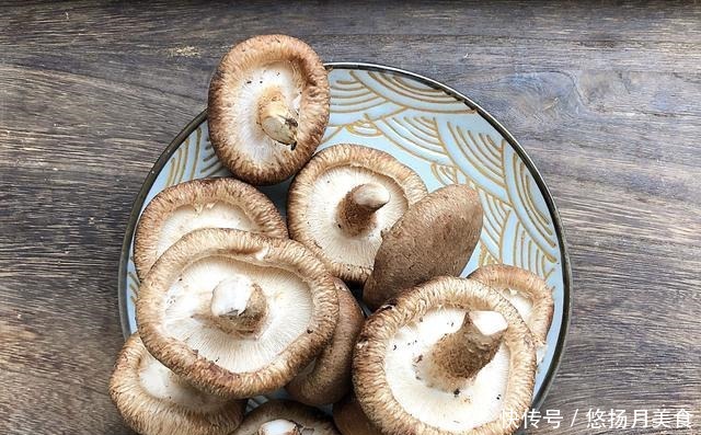 买香菇别只选大的,牢记4个诀窍,香菇鲜嫩好吃,一挑一个准