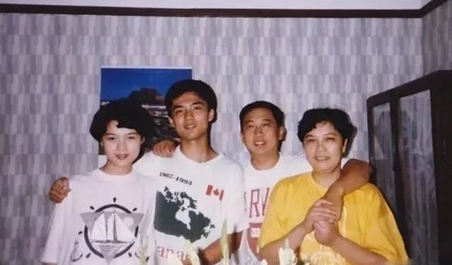 美人|中国电商史上的大佬,曾大赚18亿后为美人退隐,错失3万亿江山