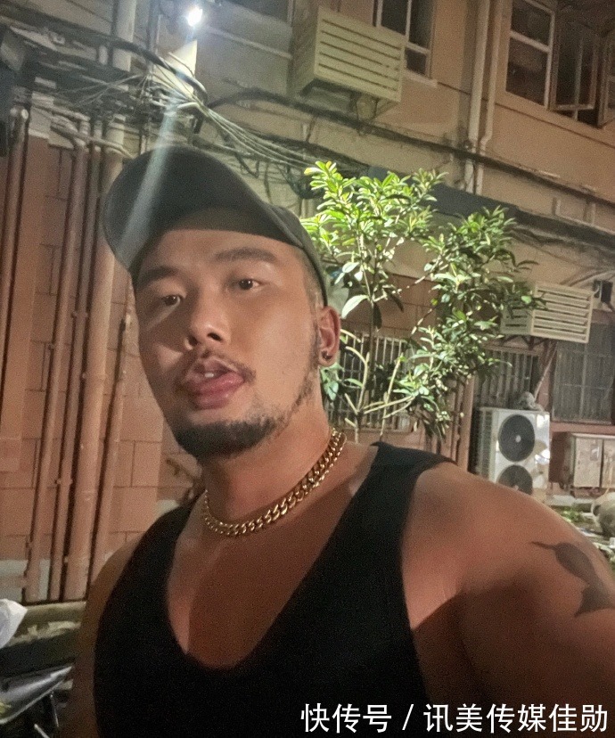 翘臀|名媛胡子飞机头，健身练就一身肌肉，蹲腿塑造出的翘臀肉眼可见！