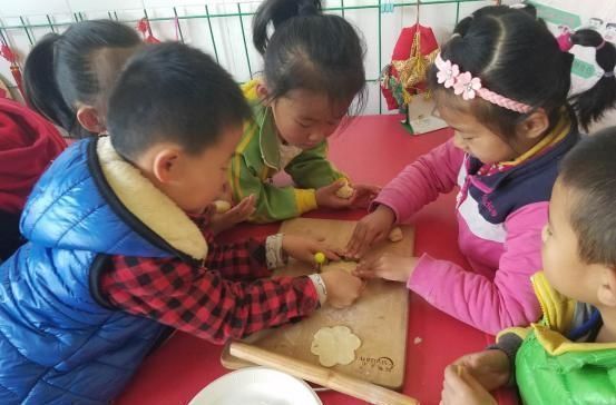 早餐|孩子早餐吃什么既饱腹又养脾胃，躲开3种“毒早餐”就行了