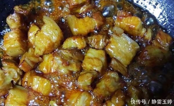 炒糖色,用糖还是用油?大厨教你一招,糖色更红亮,微甜不苦涩