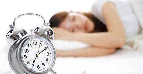 失眠多梦不再怕,水里加1物,98岁外婆常用,晚上喝两口,睡得香