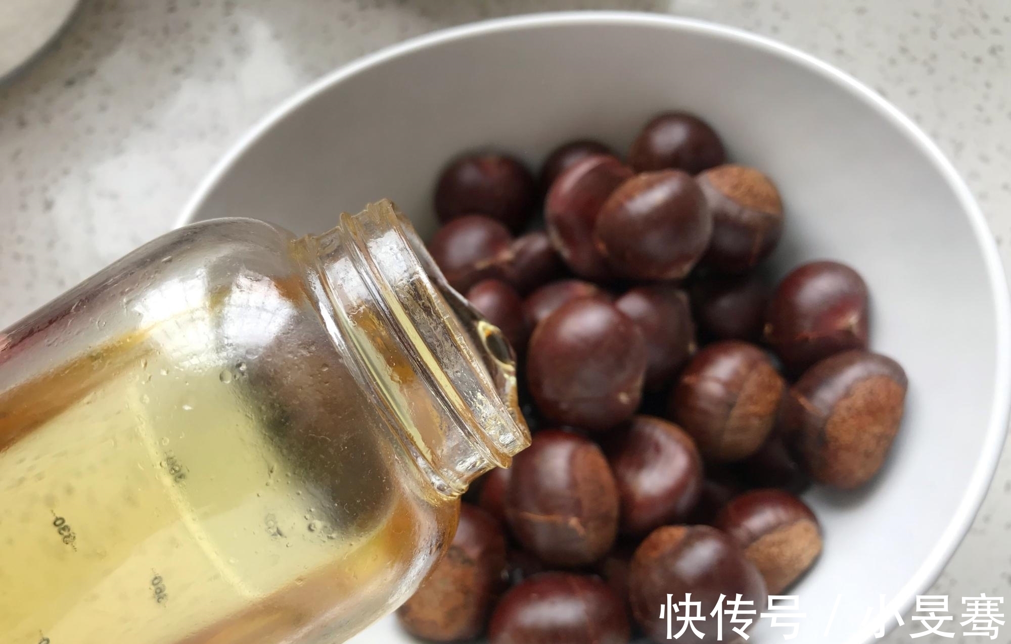 栗子|板栗别再用糖炒了，加点它粒粒香甜，低油少糖1口1个，又粉又糯