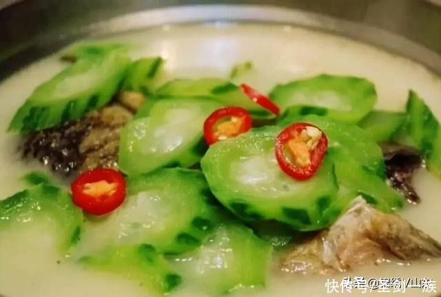 丝瓜鲫鱼汤|酒鬼们最爱吃的12道下酒菜,接地气味道棒,大筵小席均合适
