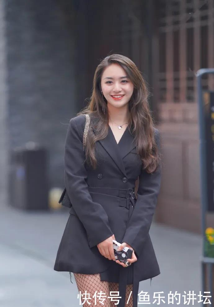 连衣裙|黑色西装款连衣裙，搭配同色高跟鞋，穿出高雅气质和迷人魅力