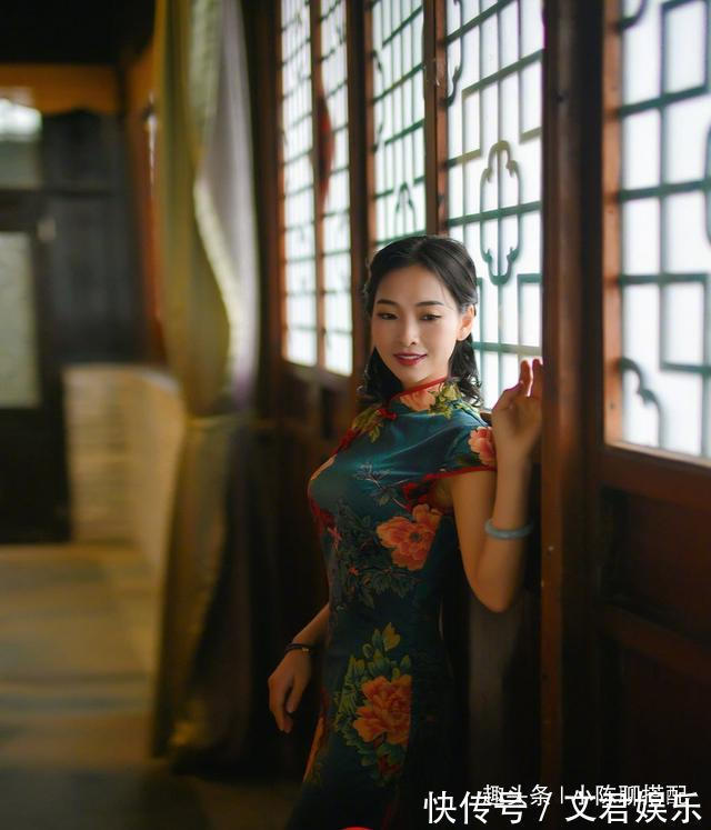 穿搭 经典款式的旗袍,教你怎么穿搭,各种身材都有一套旗袍穿搭法则