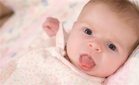 舌头|宝宝经常吐舌头 是生病了还是正常反应 4点宝妈不知道的小知识