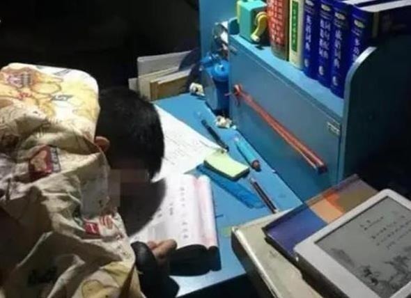 “妈妈,我太困了,就睡一分钟”,话音未落,孩子却已是一睡不醒