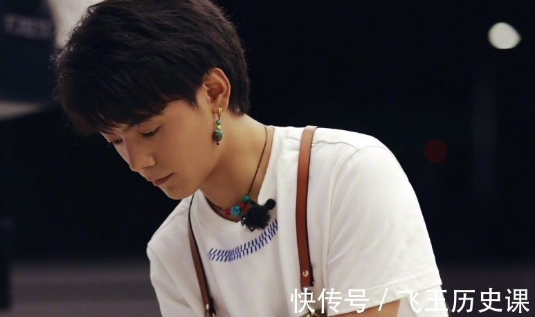 艾特|《中餐厅》录制结束后,丁真回家乡后更博感谢,只有龚俊没被提到