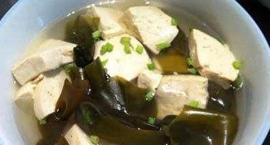 骨质疏松|真正的补钙高手是它，经常吃一吃，远离骨质疏松，比钙片强十倍