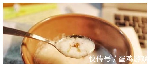 1杯牛奶2个鸡蛋，锅里一蒸，嫩滑爽口，奶香味浓郁，零失败甜品！