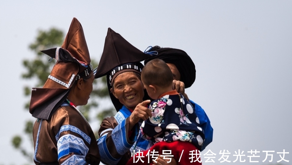 群体|尖尖苗，黔中地区一支特殊的苗人群体，女人头上都顶一座“山”！