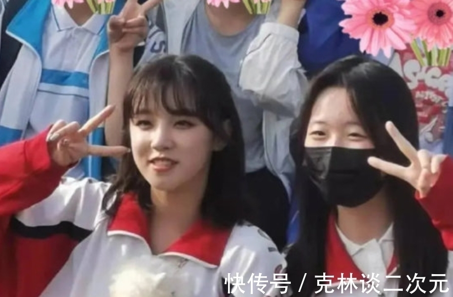 宋雨琦回高中母校，打卡最愛的披薩店，這尺寸確定吃得完？