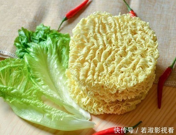方便面|五种容易长胖的零食，你知道是哪些吗一起去看看