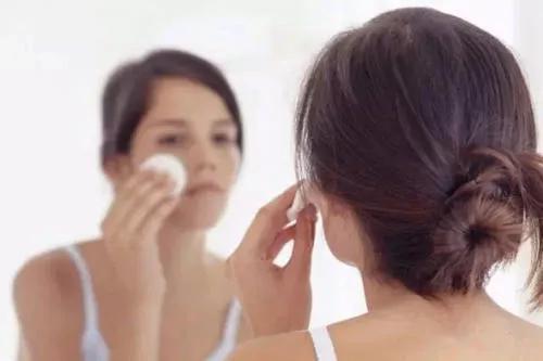 为什么你的痘痘永远反反复复消不下去?爆痘女孩必看