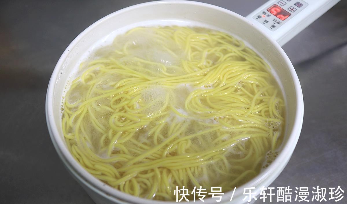 胡萝卜|一口满足的捞面,搭配胡萝卜和肉末,简单又美味