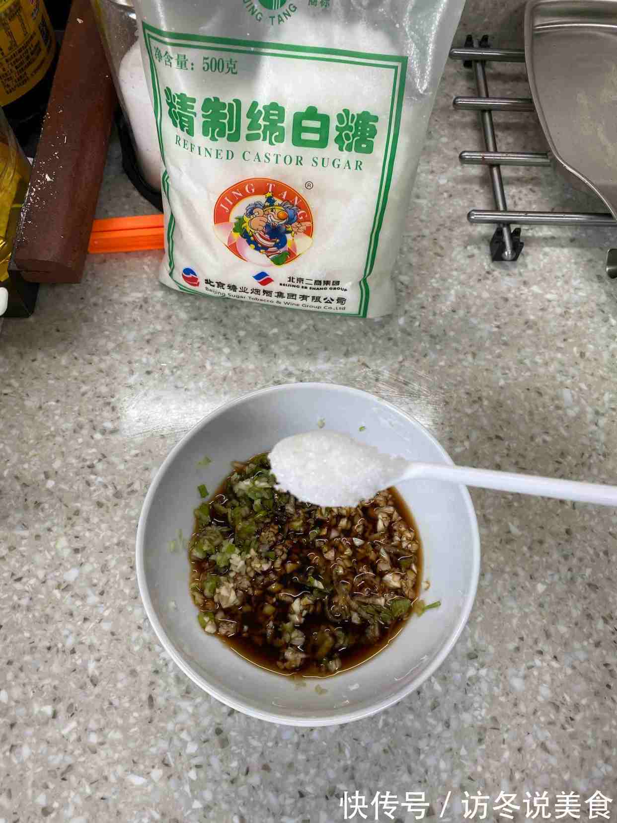 现在才知道，炒茄子不能先放油！大厨教你1招，茄子不吸油不发黑