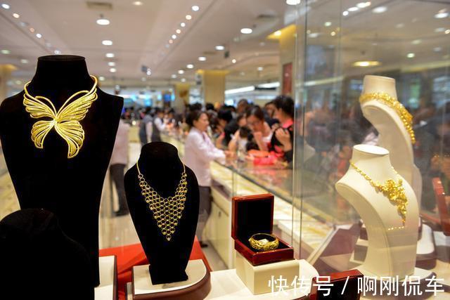 柜台|为什么商场一楼,都是化妆品和珠宝柜台?很多人不知其中“奥秘”