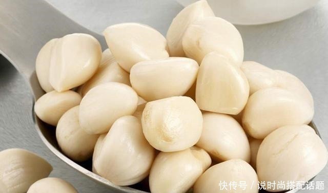 草鱼|原来蒜子焖草鱼做法如此简单，鱼肉鲜嫩入味，比烤鱼还好吃