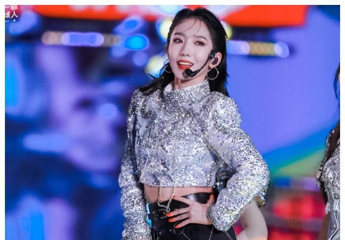 周传雄惊现《天赐的声音》舞台，孟美岐当“导师”引发热议