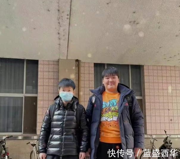 樊振东|追星组诞生!樊振东手持“香烟”引争议,陈梦胖了,孙颖莎成团宠!