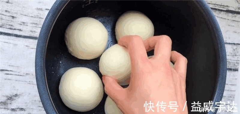 面食达人教你用电饭锅做早餐馒头, 比蒸出来的更香, 做法还简单