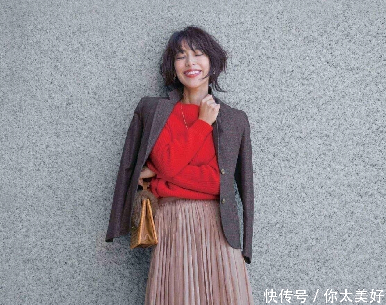 卡其色|时尚博主带你玩转红色单品,四组简单配色高级又有范,时髦又养眼